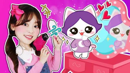 角色扮演 美发达人小伶为悦悦剪了一个新发型!