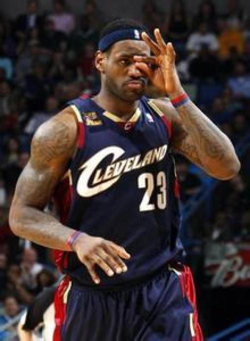 三分庆祝手势各具特色