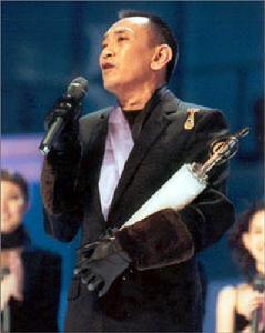 罗文[著名香港歌星]