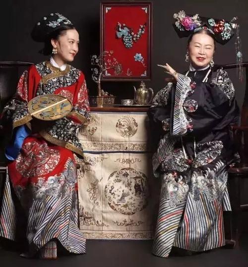 95后帅哥给外婆拍了组美炸的清宫照,刘嘉玲都迷上他,传承的魅力红遍