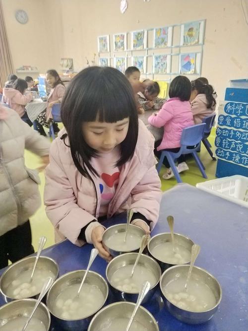 泽福佳园幼儿园大班主题活动快乐做汤圆
