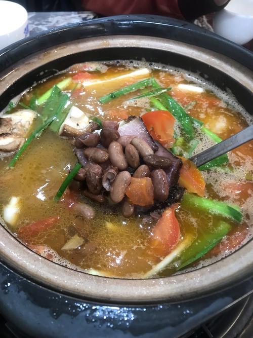 晚餐吃了贵阳特色豆米火锅!里面有豆米,肉丸,腊肉等等,味道不错