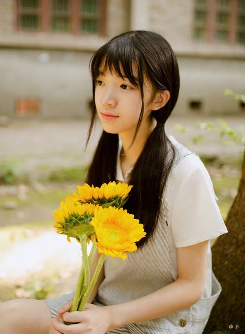 清纯小女生青春活泼好比盛开的向日葵 - 美女图片www.