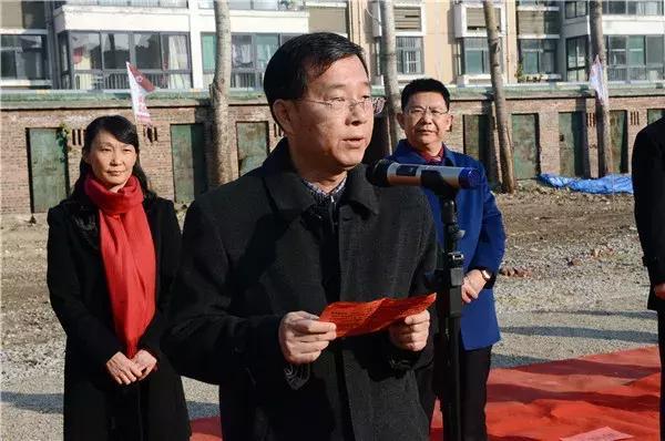 医学院校长管英俊,潍坊市卫计委主任吴海源,奎文区政府副区长赵同祥
