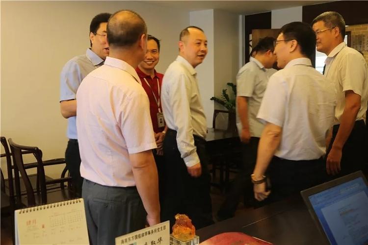 李君