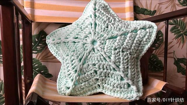 视频教程快速入口》》》》「钩针编织」漂亮的五角星枕套 图片介