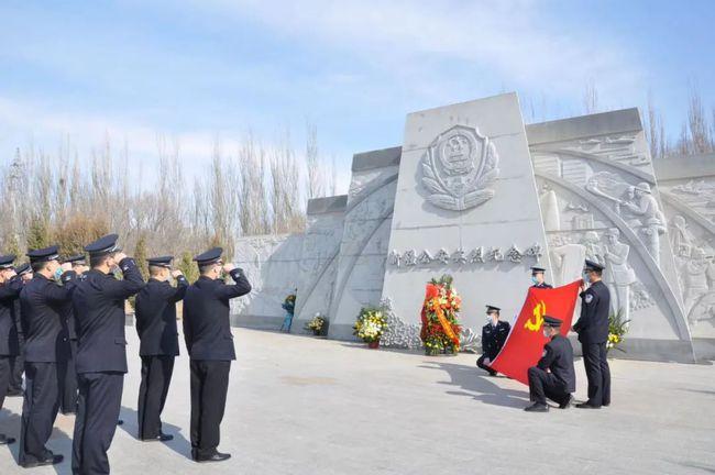 【致敬·2021清明祭英烈】乌鲁木齐市公安局开展清明祭扫,红色教育