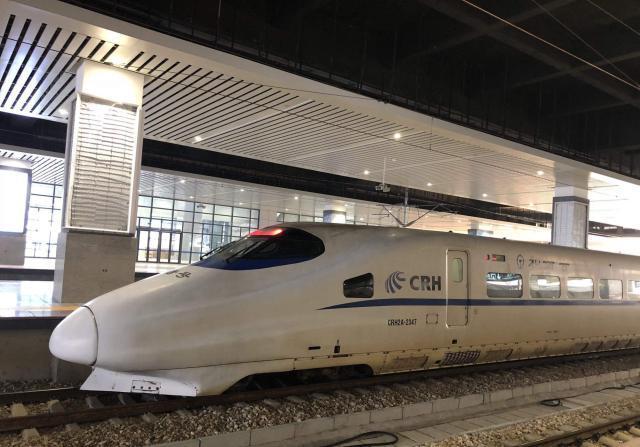 crh2a型列车,crh6a型列车,它们都是典型的中国高铁动车