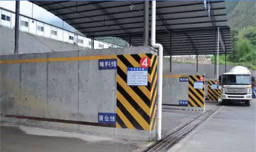 根据工程需要,拌和站设置多个容量满足要求的集料仓,不同规格材料