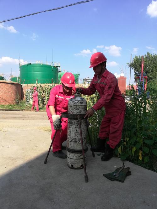 做好乙炔瓶的防倾倒措施