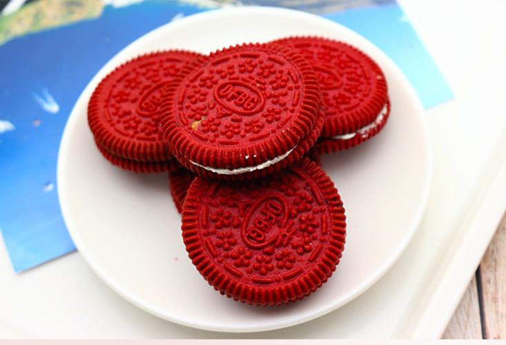 杯装红丝绒夹心饼干网红休闲营养代餐小零食红色夹心