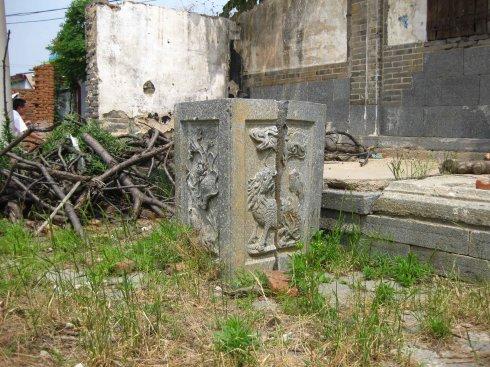 占地面积650平方米,由大照壁,门前石台,旗杆石,大门前厅,甬道,正厅几