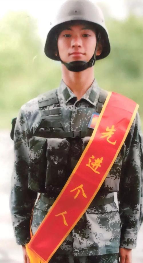 徐江艺东部战区某集团军战士梅月圆说:"这是祖国和人民对女兵的一种