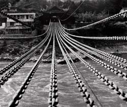 (红军强渡大渡河上的铁索桥)