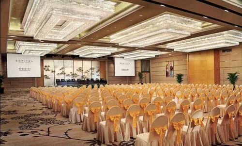 三,蓝海御华大饭店——宴会厅恢弘大气,中西式婚礼都能承办