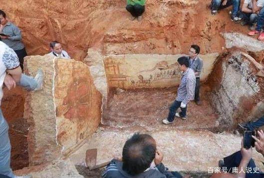 民工挖土发现清朝拍箍脊哦油诹艘话攵映た拍大腿我的祖坟