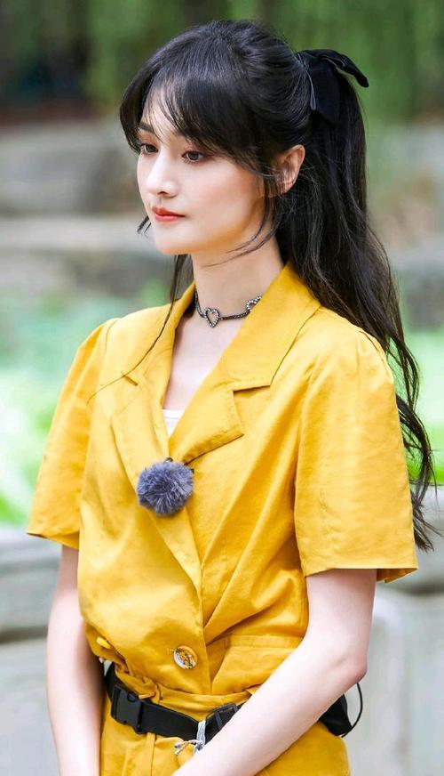 "爽妹子"郑爽,身材纤细,美丽动人