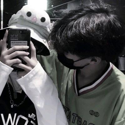 男生头像兄弟两张背影