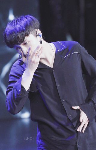 张艺兴东方跨年晚会