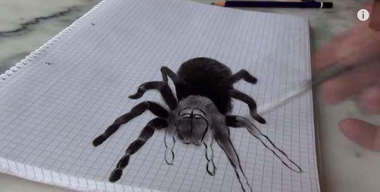 逗比老爸画逼真3d蜘蛛吓女儿 萌娃变身女汉子用脚狂踹