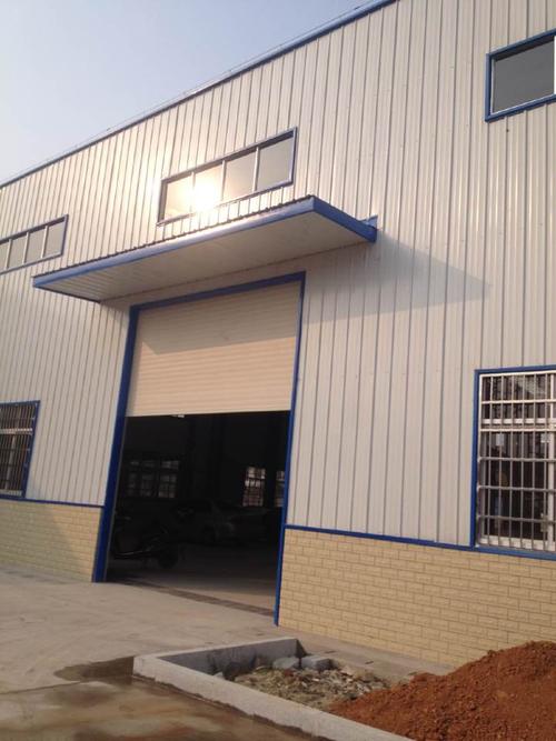 彩钢板雨篷收边处蓝色的是什么材料