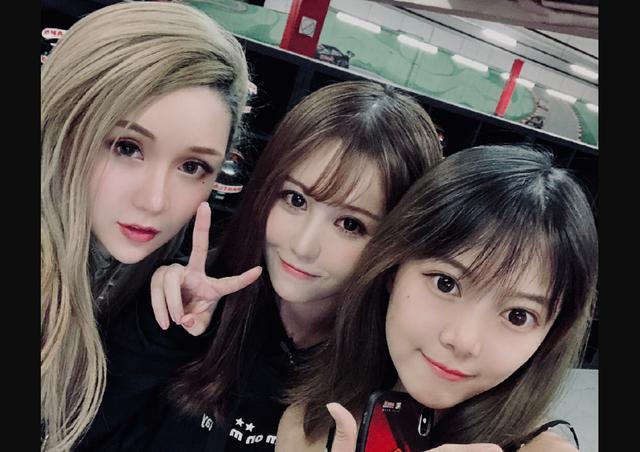 看到这个小蜜蜂的游戏名字没?期待第一ak女王的表演了!