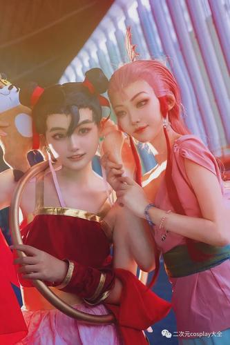 coser@荀笙不是苟生@凉凉带来了《哪吒传奇》中的哪吒与小龙女cosplay