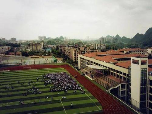 图源/贵阳市民族中学百度贴吧 @沙通天2333