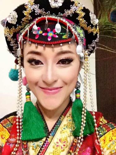 彝苗公主禾麻迪娜喜收天才爱徒传承民族音乐