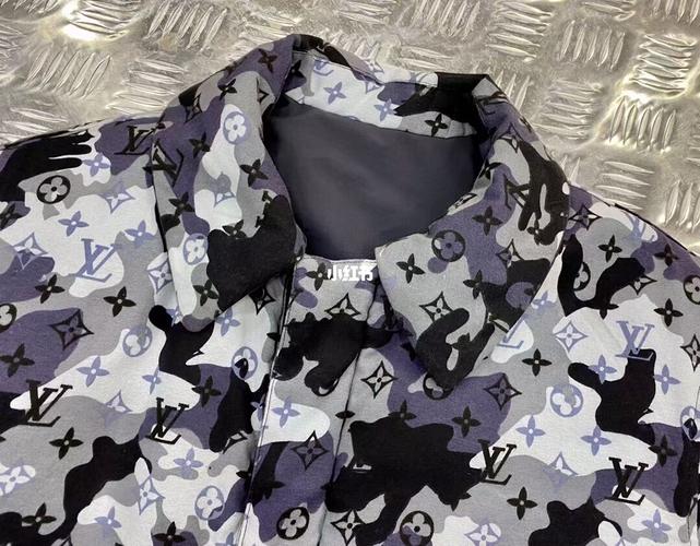 灰色迷彩双面外套_迷彩_路易威登怎么样_外套_夹克_绒面_棉服_搭配_lv