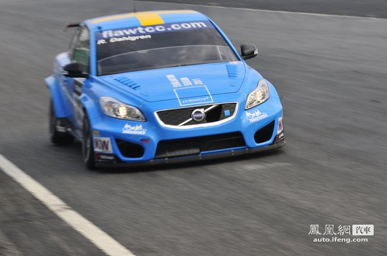 沃尔沃c30赛车在大直道上冲刺关键词:wtcc