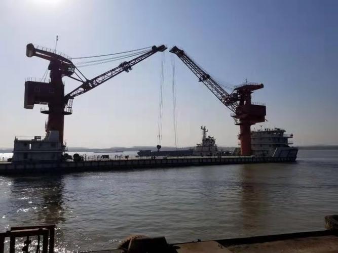 出租108米前驾驶双吊起重甲板船工程船