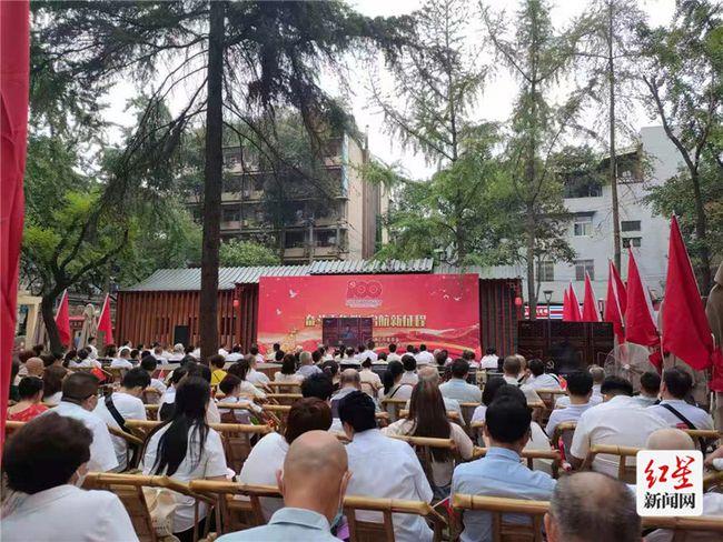 "在庆祝中国共产党成立100周年之际,金牛区抚琴街道党工委书记王堃被