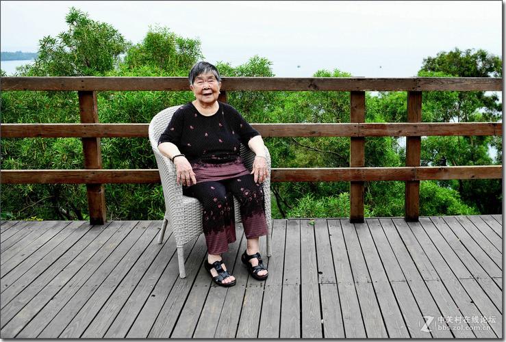陪老太太来向笑婆婆道谢啦