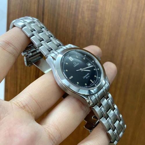 欧米茄海马系列中性日历石英表