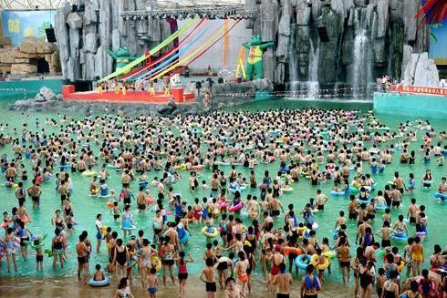 中国死海旅游度假区距离成都114公里,依山傍水而建,规划控地5000亩