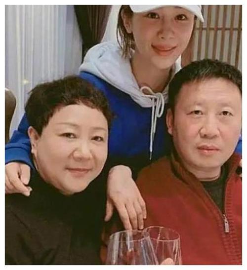 杨紫的母亲有多低调原来是甄嬛传中的她难怪女儿这么出色