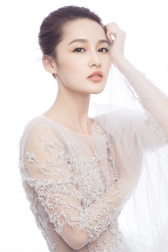 李沁清新白裙写真曝光