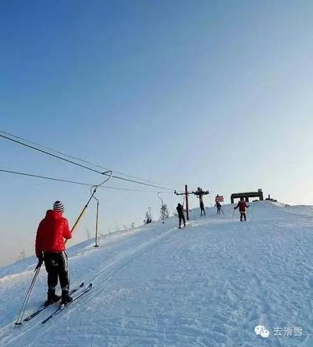 去滑雪网|乘坐魔毯拖牵以及缆车的注意事项