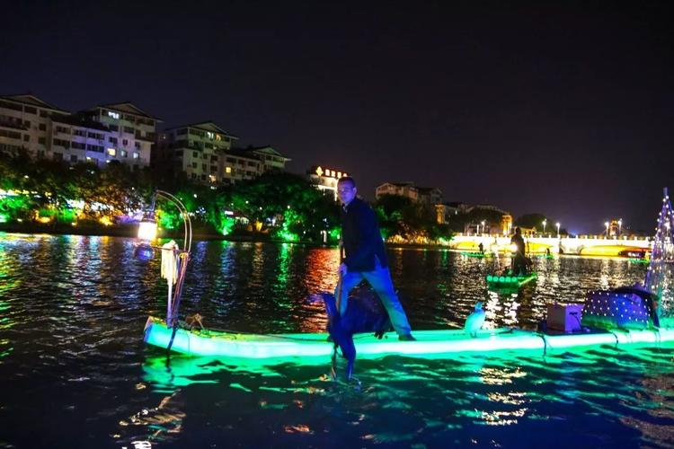 夜游桂林两江四湖,到底是一番怎样的景象?