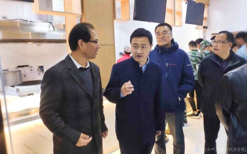 宝鸡市金台区委书记蟠龙新区党工委书记宁怀彬一行考察陕西机电职院