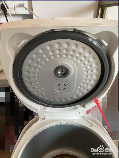 美的电饭锅的内盖怎么拆下来