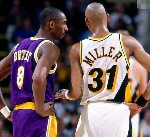 美媒发布科比经典赛场照复古球衣尽显帅气科詹初会面庞青涩