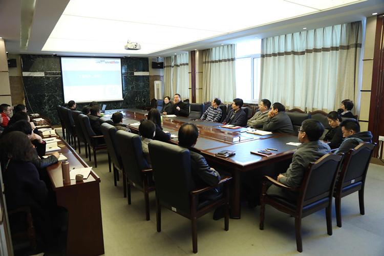 学校组织召开教代会代表团团长,副团长会议