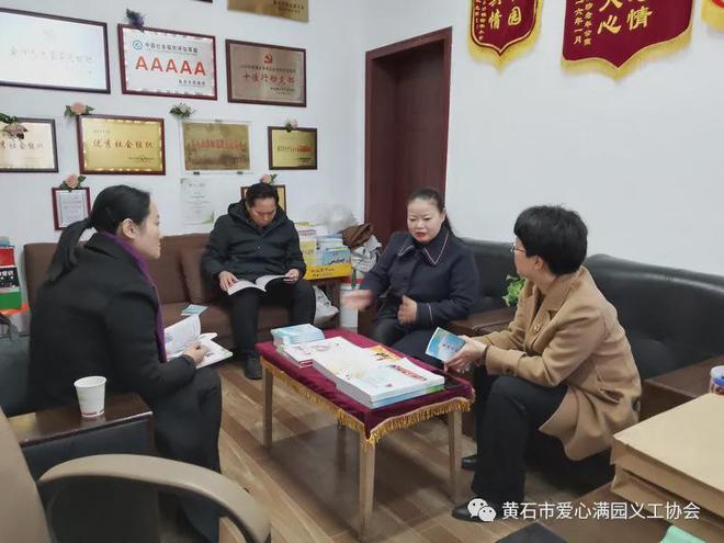 市委常委宣传部长周庆荣到爱心满园调研志愿服务工作