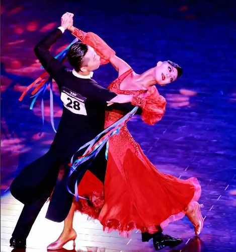 跳好摩登舞的四个技巧(内附4 个 摩登舞 视频)