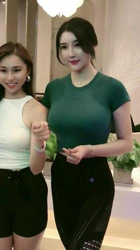 健美女裁判刘太阳火了178的刘太阳女神范儿惊艳全场