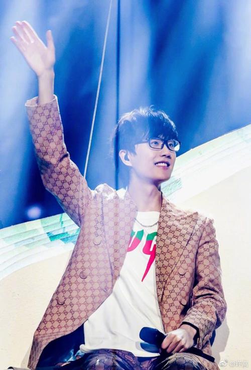 徐良专辑图片(许嵩淡出视野徐良短视频卖情怀)