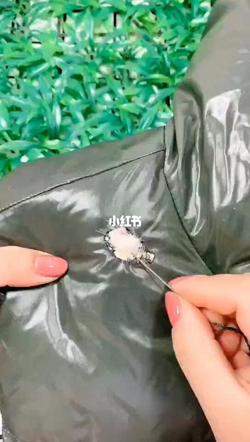 羽绒服破洞,教你如何处理._羽绒服_羽绒服修补_家居家装_居家经验