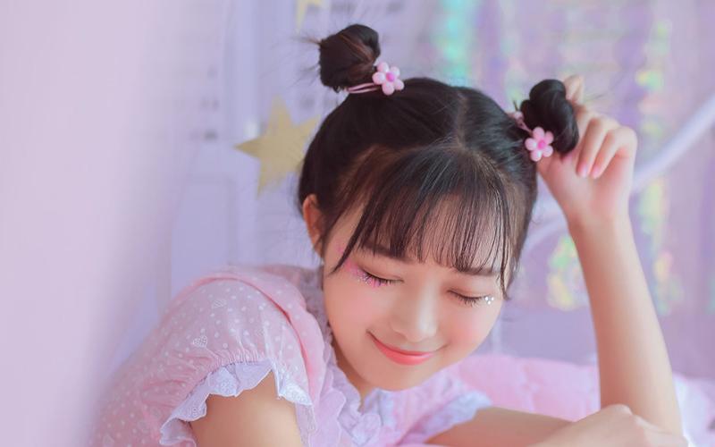 哪吒头美少女粉嫩可爱私房写真桌面壁纸